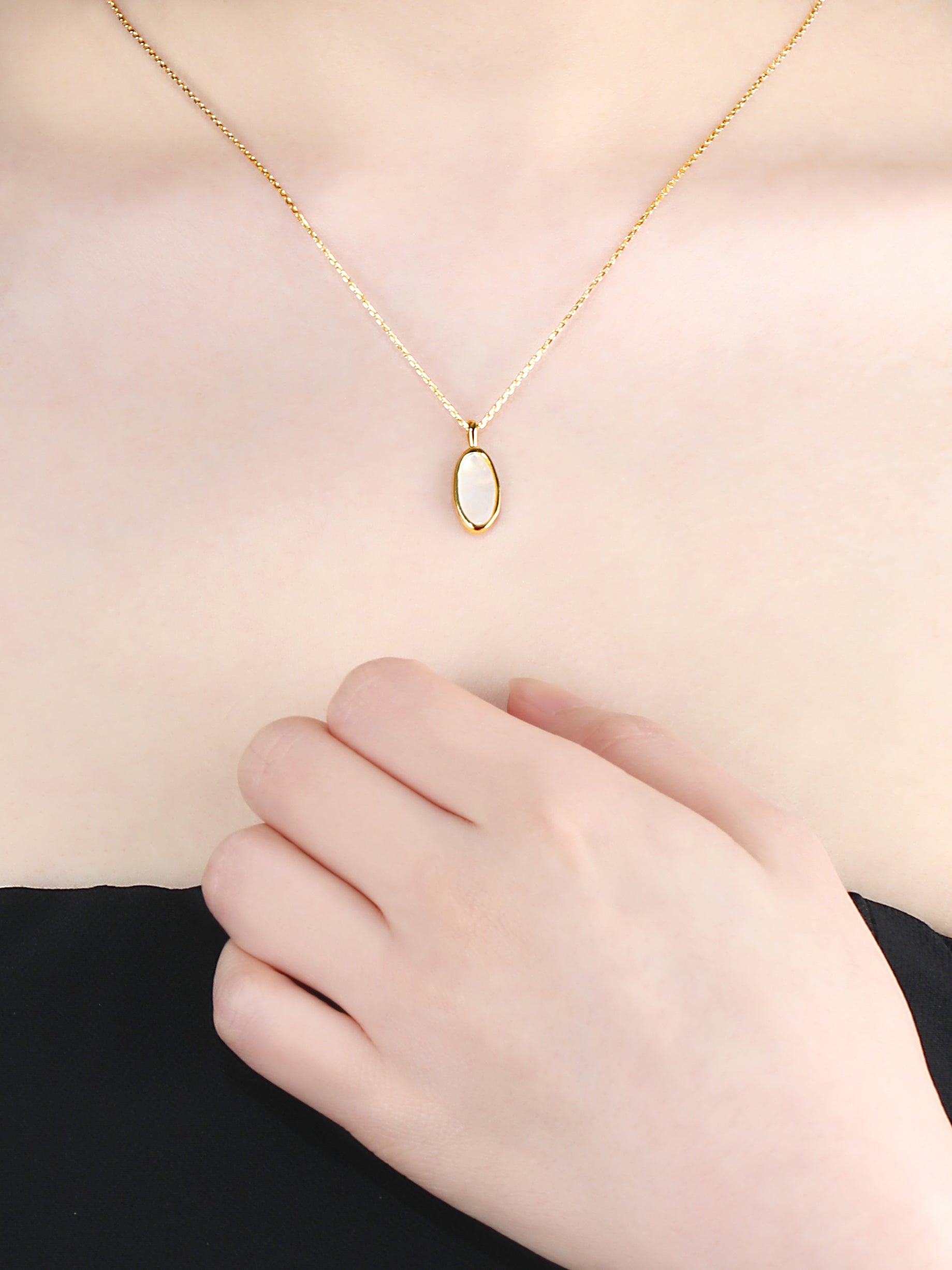 Wabi-Sabi Mother of Pearl “Junsui” Oval Pendant Necklace