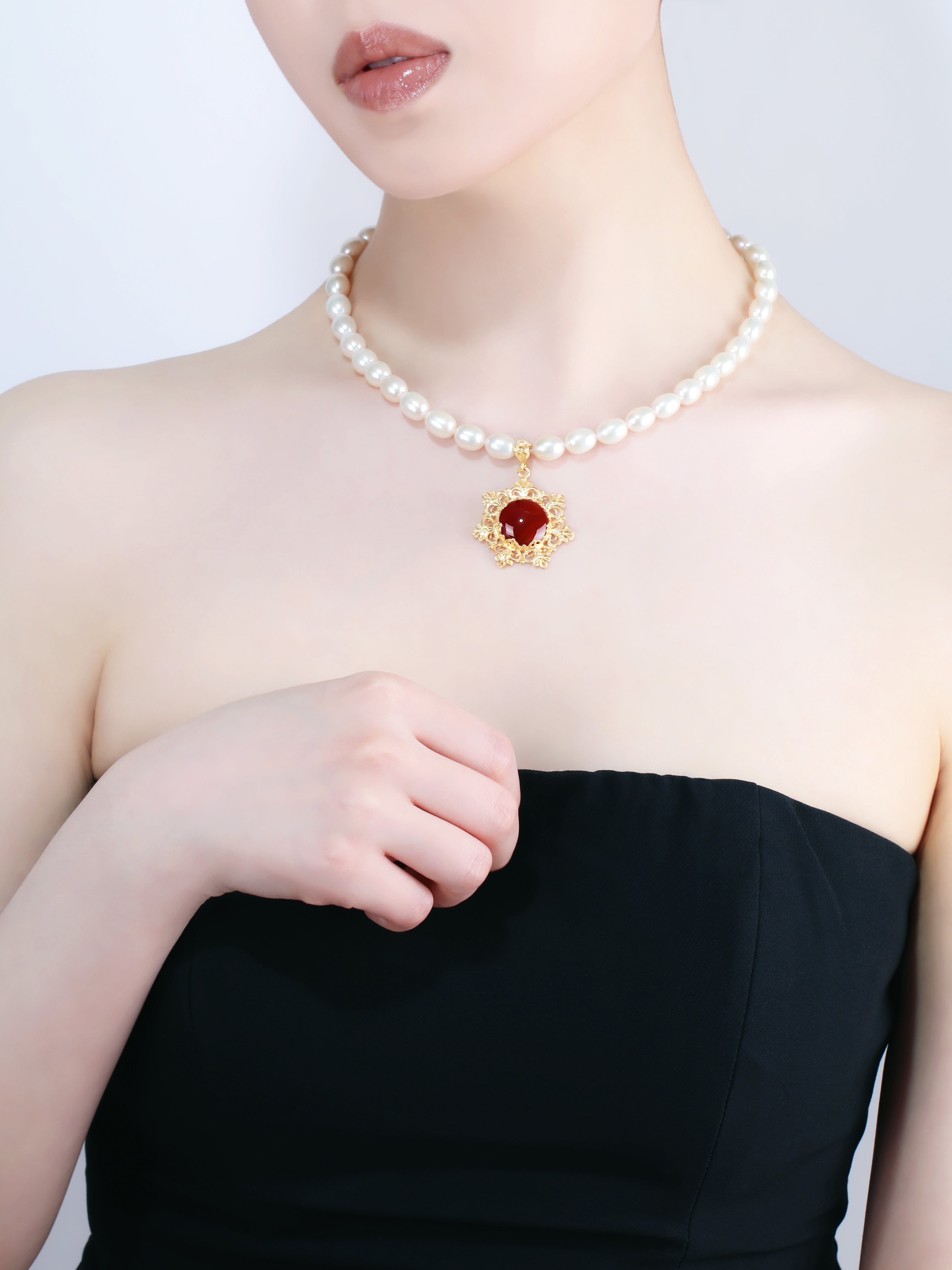 Soirée “Yakai” Freshwater Pearl Carnelian Pendant Necklace