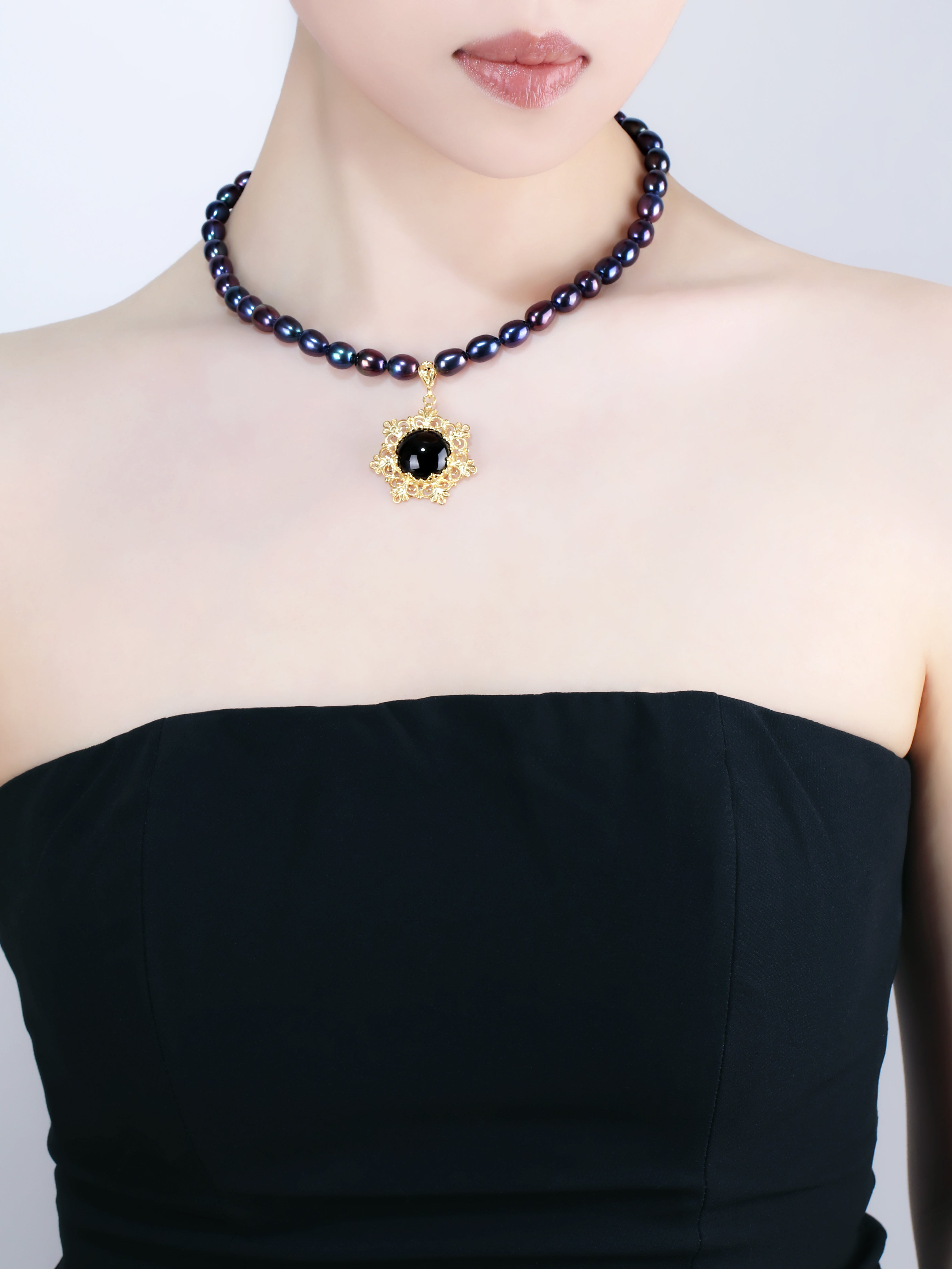 Soirée “Yakai” Freshwater Pearl Onyx Pendant Necklace