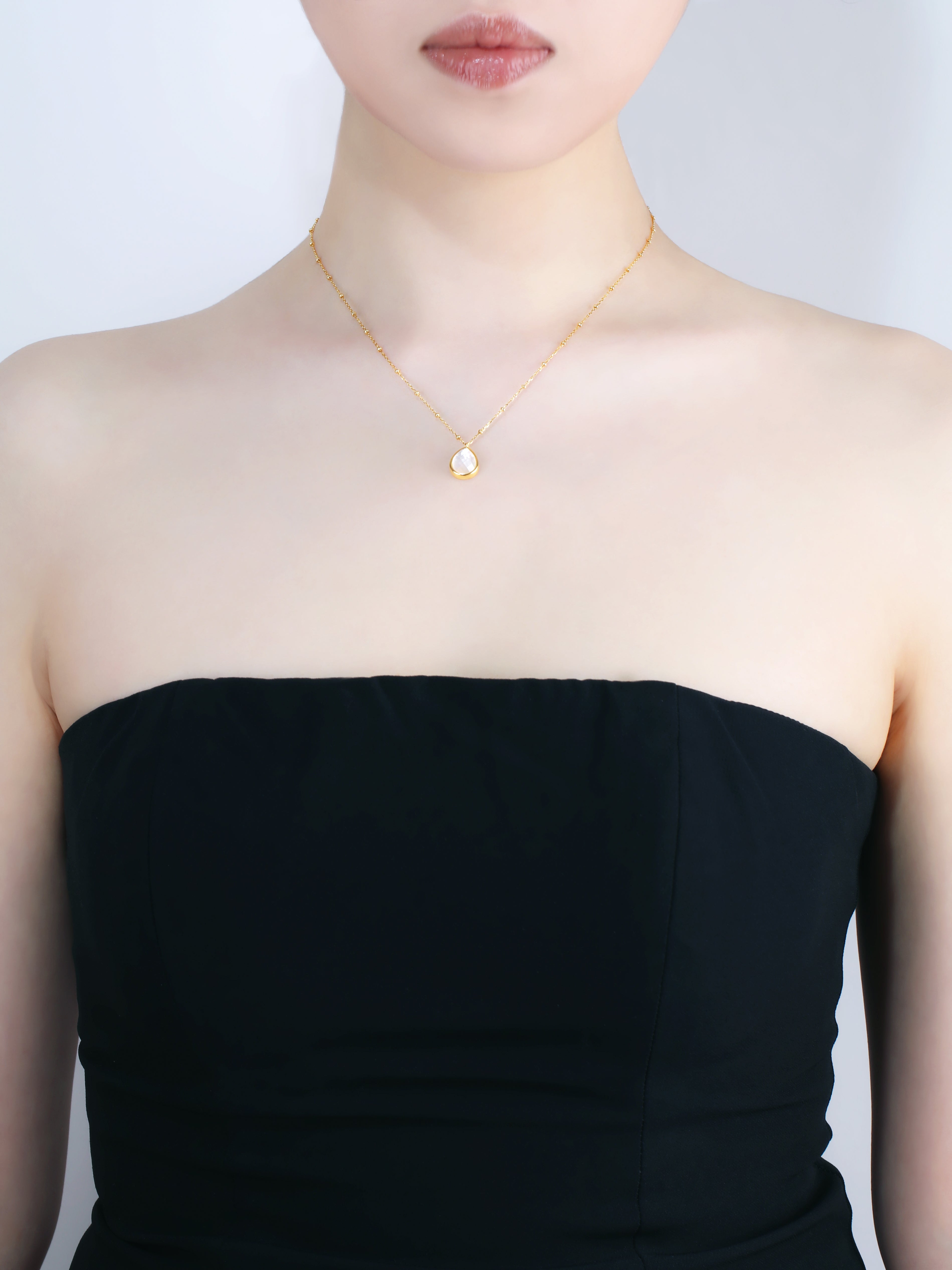 Mother of Pearl no “Namida” Pendant Necklace