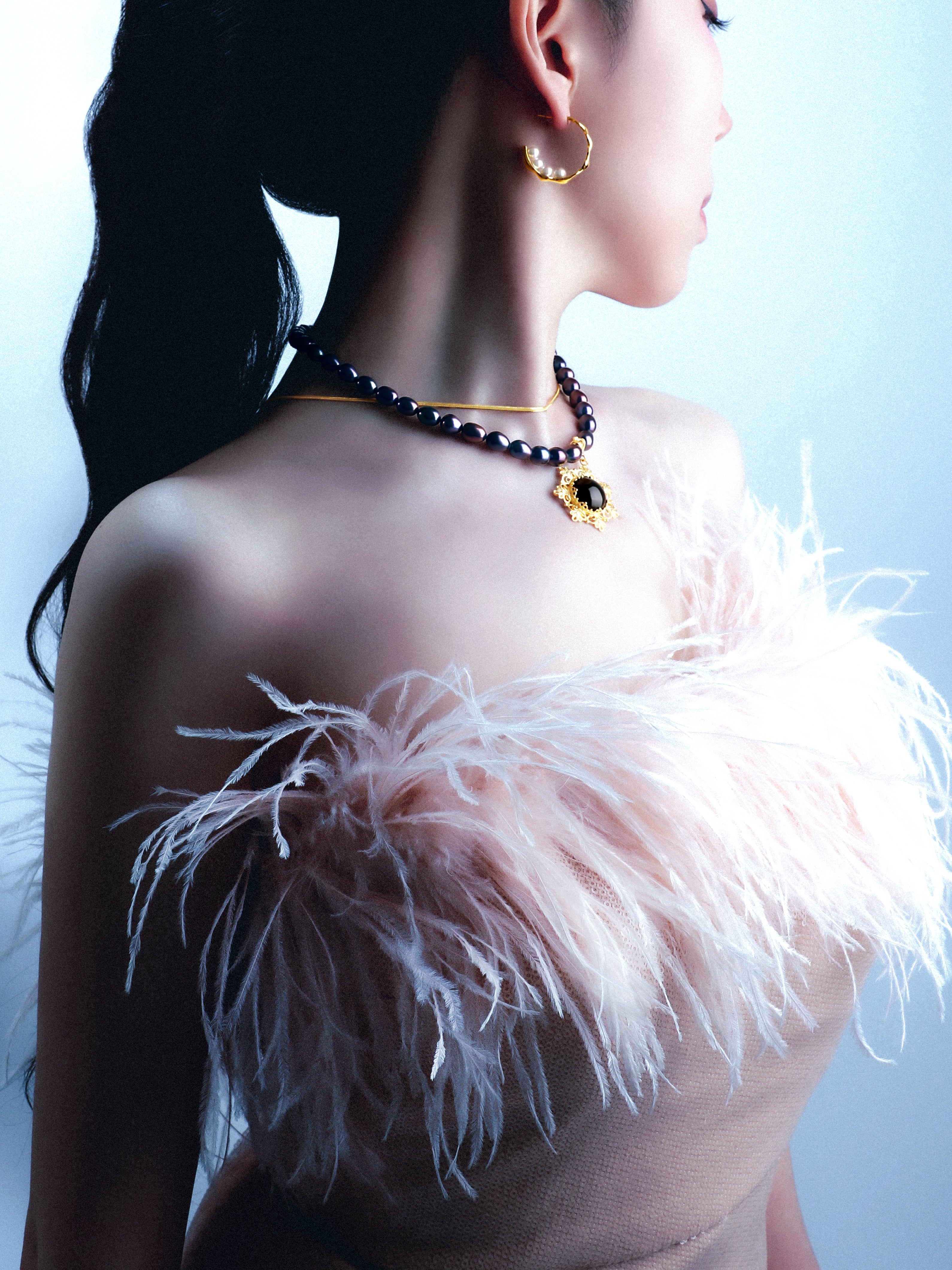 Soirée “Yakai” Freshwater Pearl Onyx Pendant Necklace