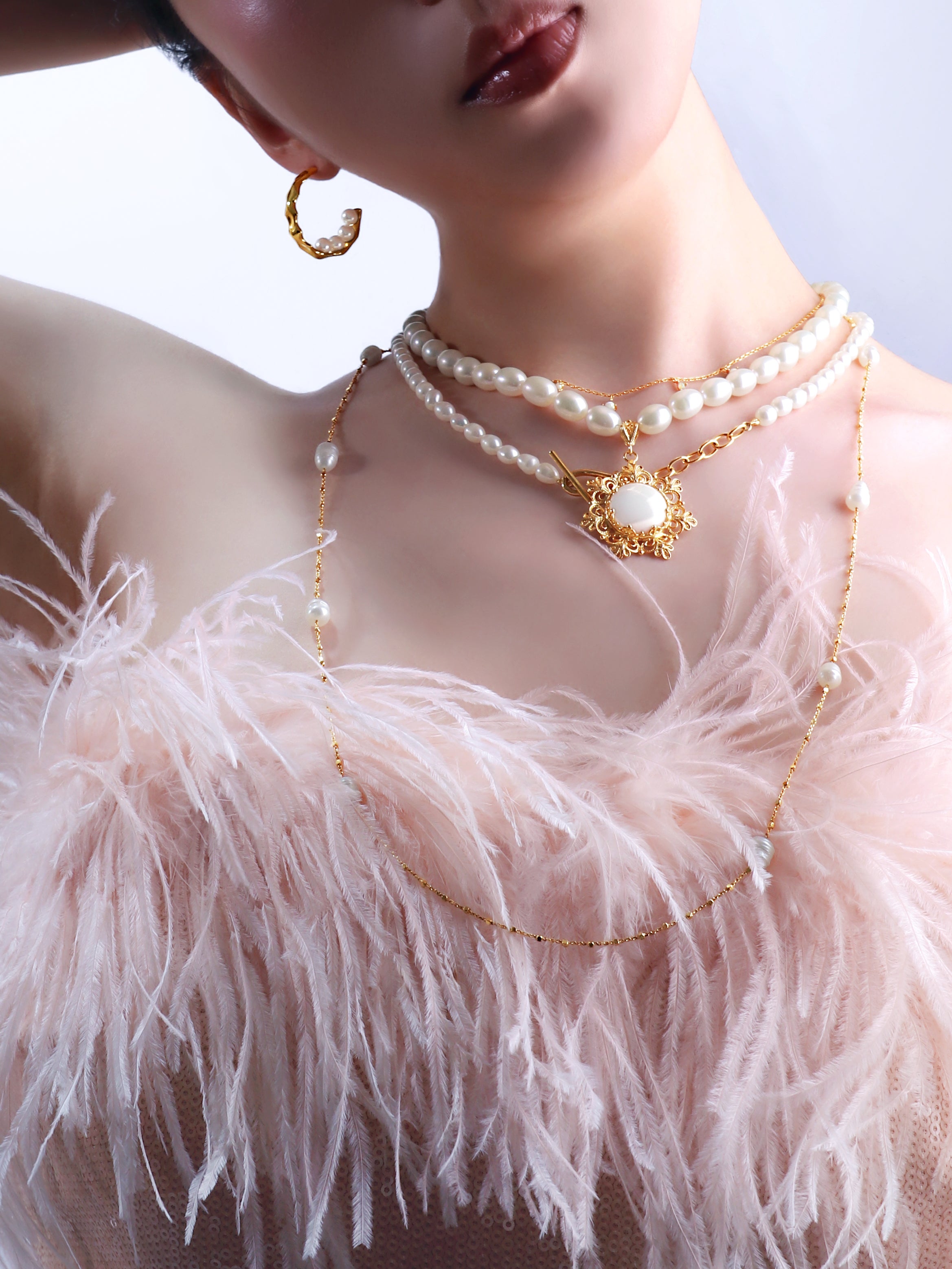 Soirée “Yakai” Freshwater Pearl Pendant Necklace