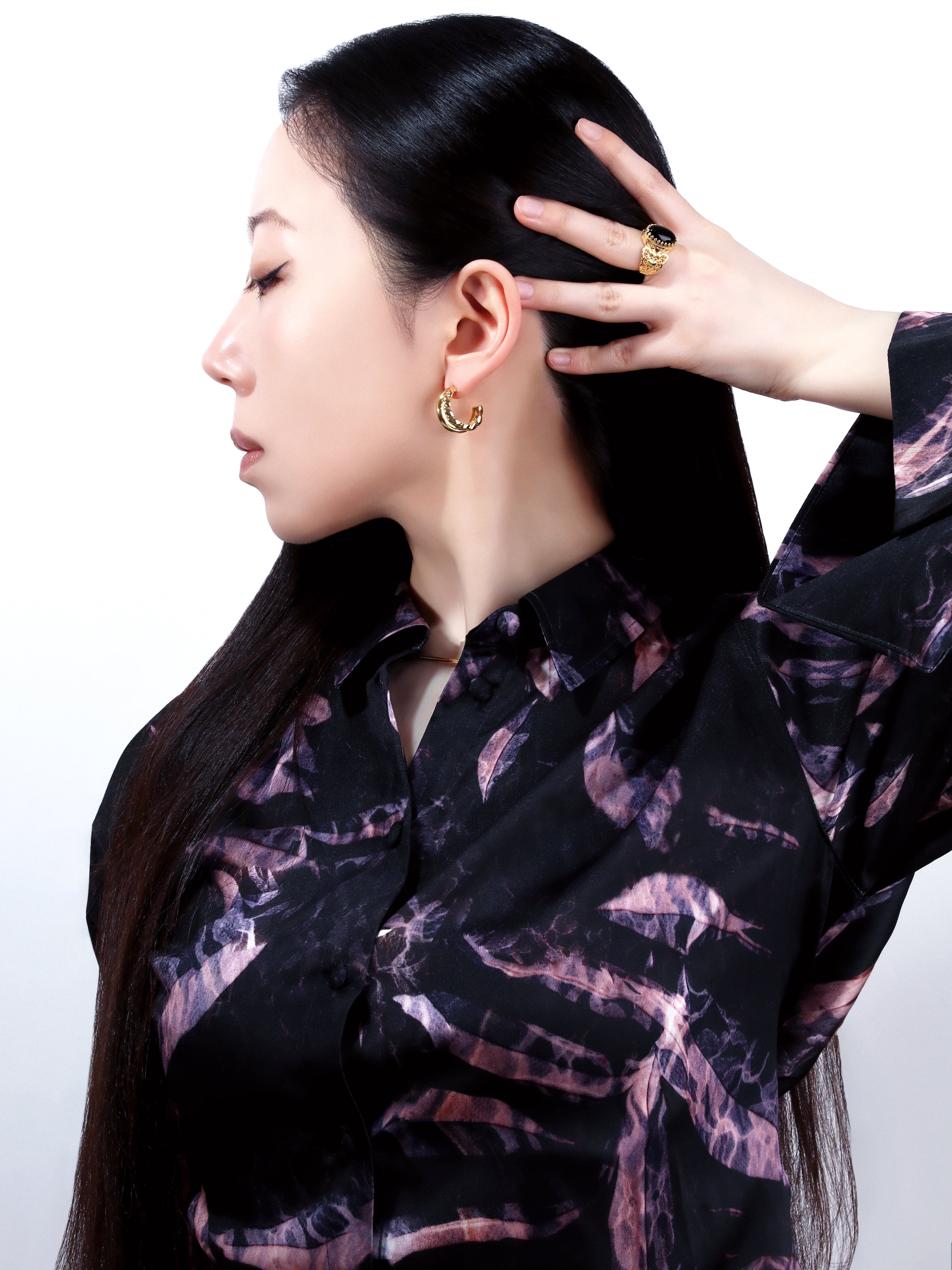“Ito” Twisted Knot-Shaped Double Hoop Earrings